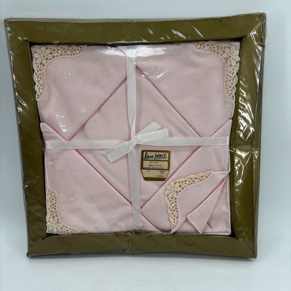 Vintage Kaye Walt Creation Pink Cotton Tea Set Lace Corner Tablecloth 44x44 NIB